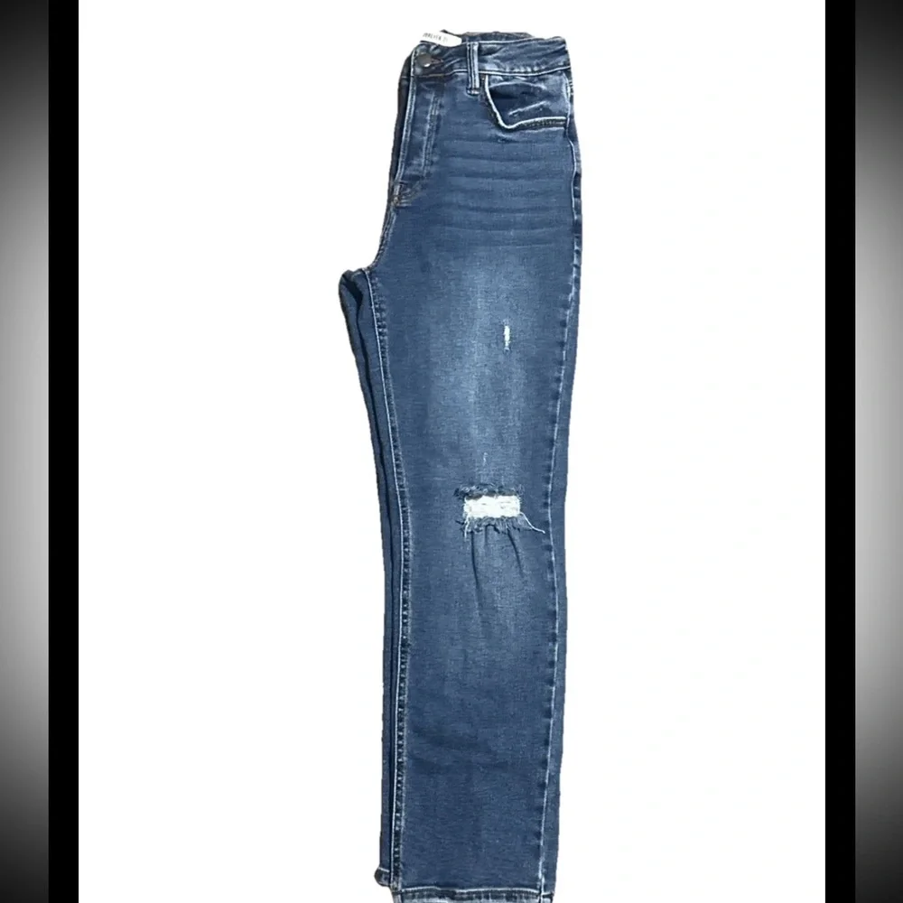 Forever 21 Womens Size 27 Distressed Straight Jeans High Rise Casual Comfort